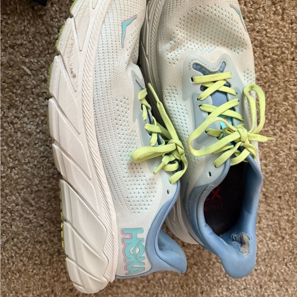 Hoka 😍 Arahi 7 Light Blue and Neon Yellow Athletic Shoes - Picture 7 of 8